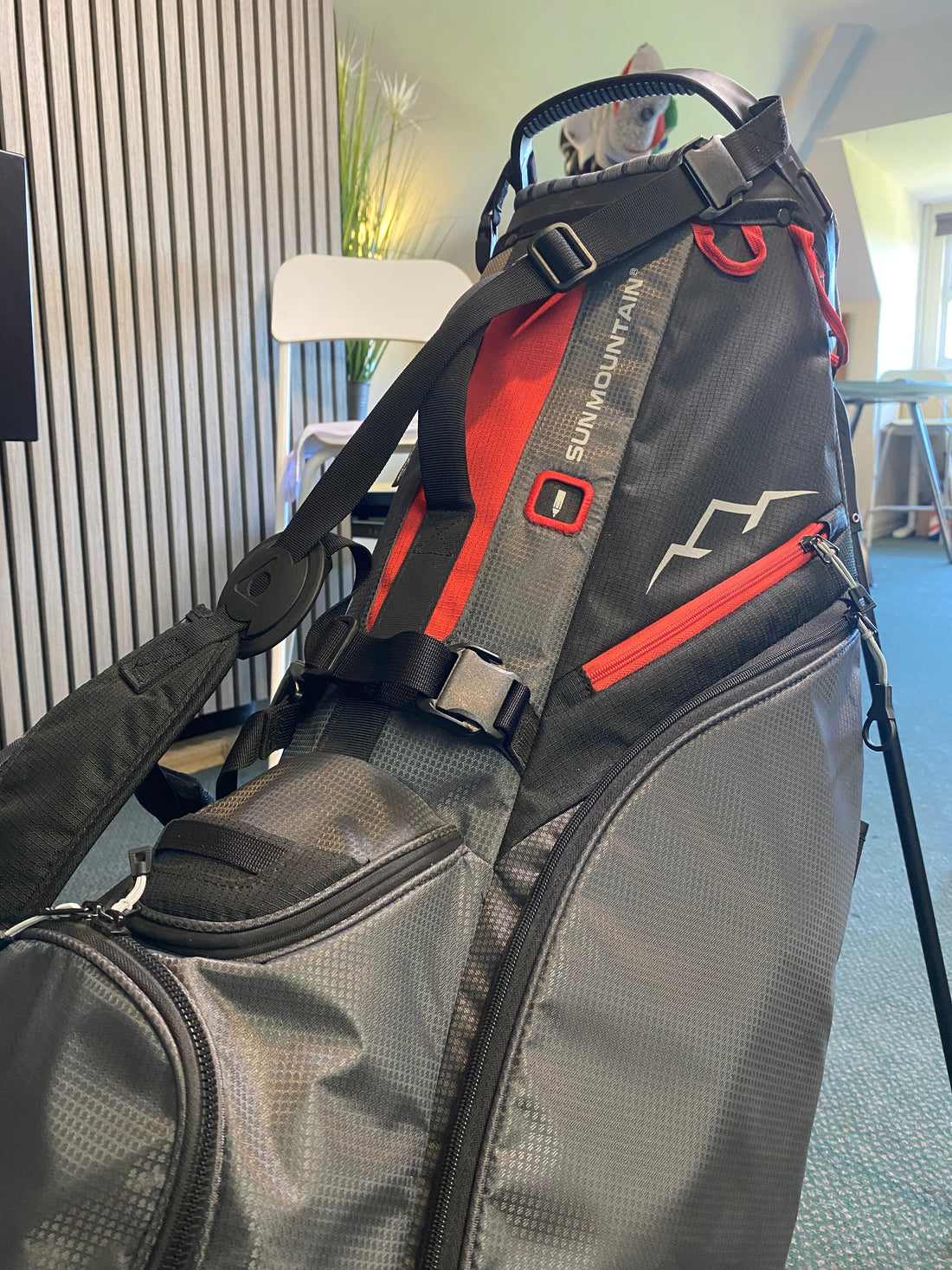 Sun Mountain Eclipse E‑2.5 Stand Bag: Lightweight Design, Big on Performance